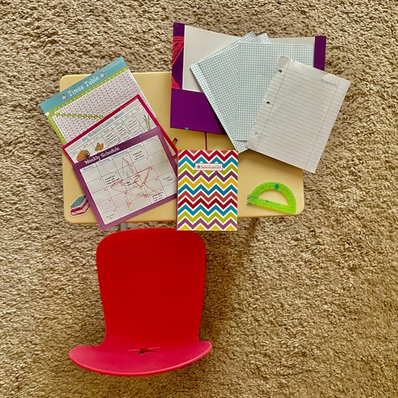 American Girl School Desk + School Lunch for 18” doll - Picture 8 of 8